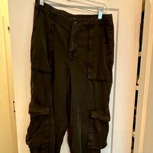 All Saints Woman’s Green Frieda Denim Cargo Pant joggers. Size 6. EUC